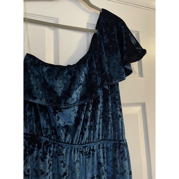 New Free People + Novella Royale Jessica Velvet Jumpsuit
Size XL - Picture 5 of 8
